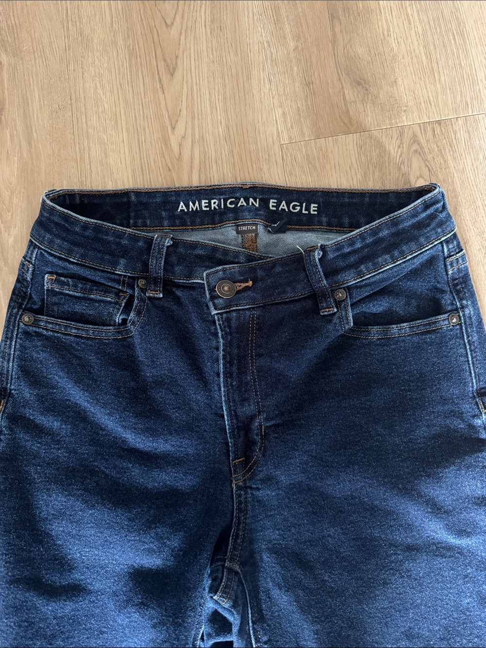 American Eagle Outfitters Mom Jean. Size 4L - Picture 2 of 5